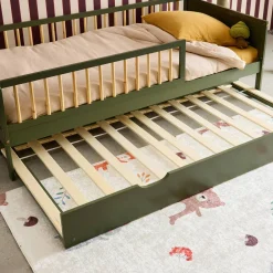Gaveta da cama infantil Roya em madeira de pinho natural