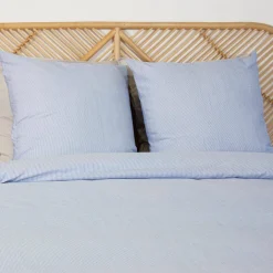 Jogo de cama de casal em microfibra com riscas azuis