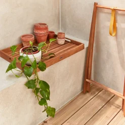 Mesa auxiliar de jardim em madeira
