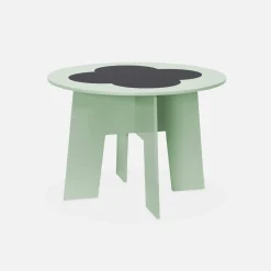 Mesa com ardósia e 4 cadeiras com arrumação para crianças