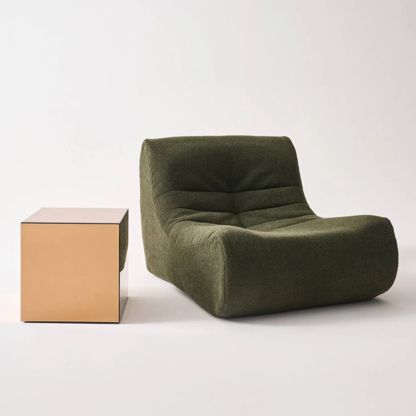 Mesa de apoio cubo espelhado, 40cm