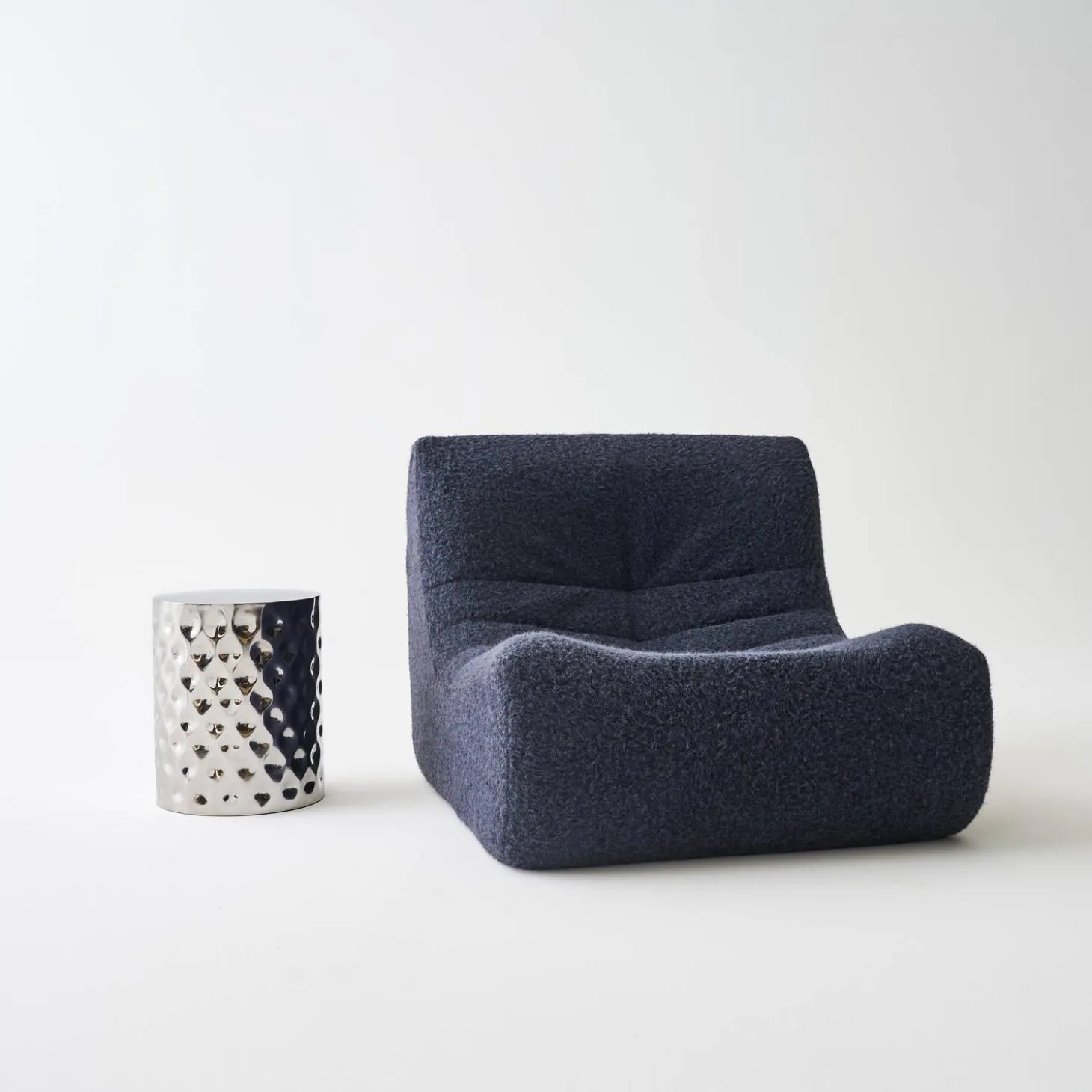 Mesa de apoio em aço esmaltado cromado