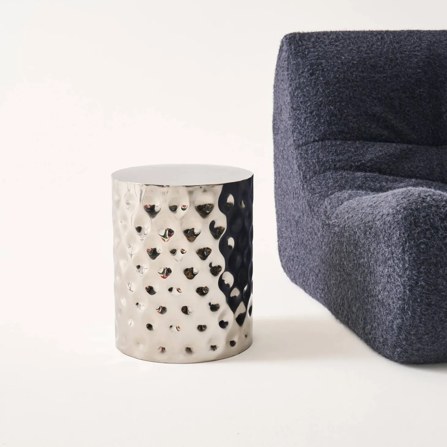 Mesa de apoio em aço esmaltado cromado