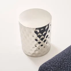 Mesa de apoio em aço esmaltado cromado