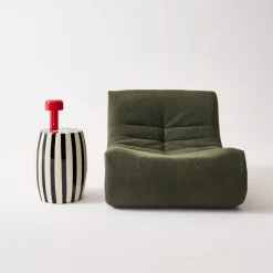 Mesa de apoio em aço esmaltado, listras bicolores
