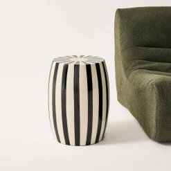 Mesa de apoio em aço esmaltado, listras bicolores