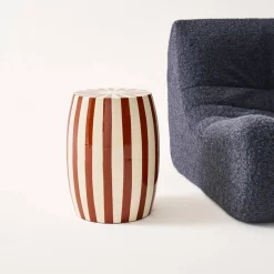 Mesa de apoio em aço esmaltado, listras bicolores