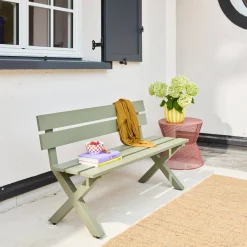 Mesa de apoio externa de aço com efeito de gradeamento