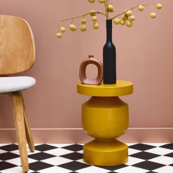 Mesa de apoio o mesa de cabeceira em metal