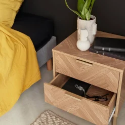 Mesa de cabeceira com efeito de madeira e design