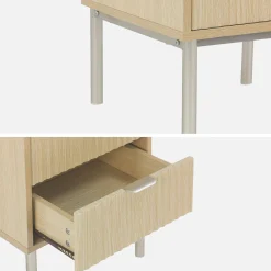 Mesa de cabeceira com efeito de madeira e metal ranhurado