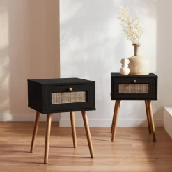 Mesa de cabeceira com efeito de madeira e cana, set de 2