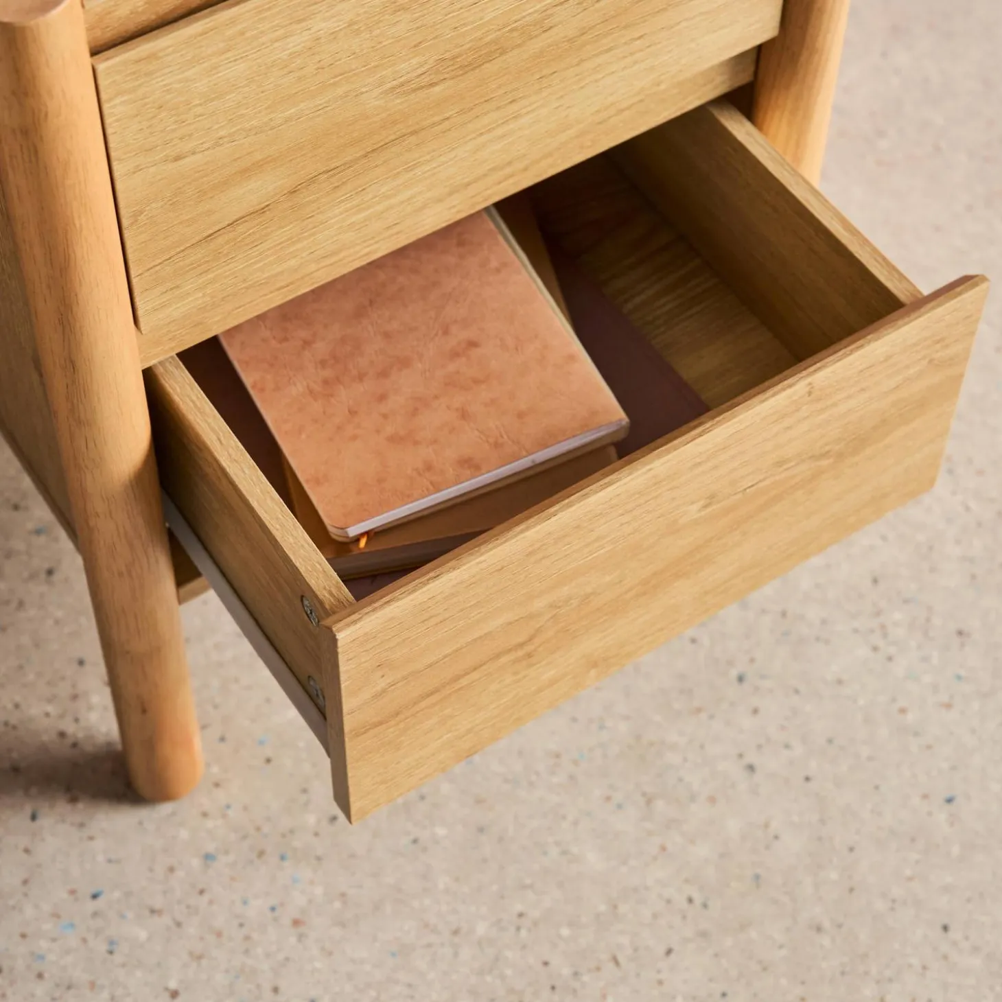 Mesa de cabeceira com 2 gavetas, set de 2