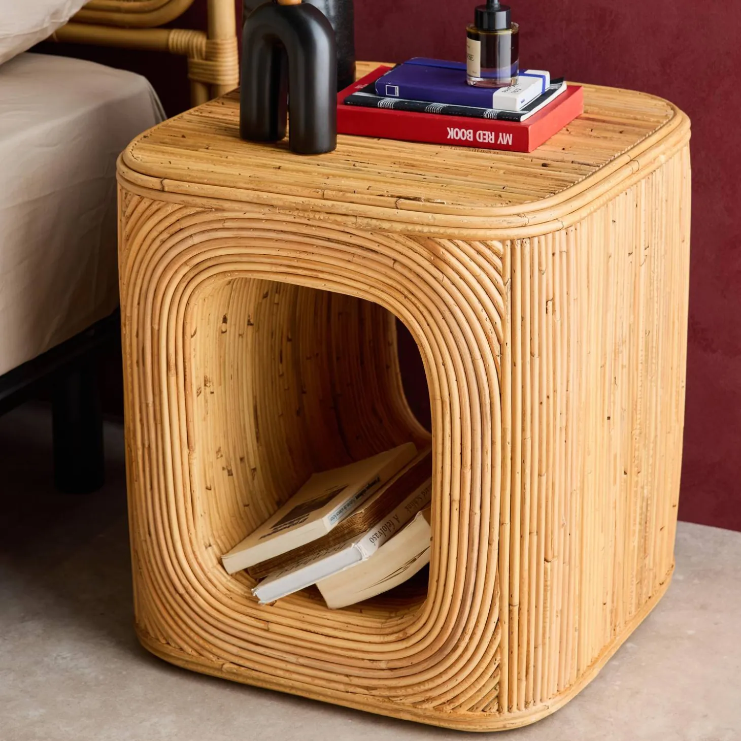 Mesa de cabeceira com nicho em rattan natural, set de 2
