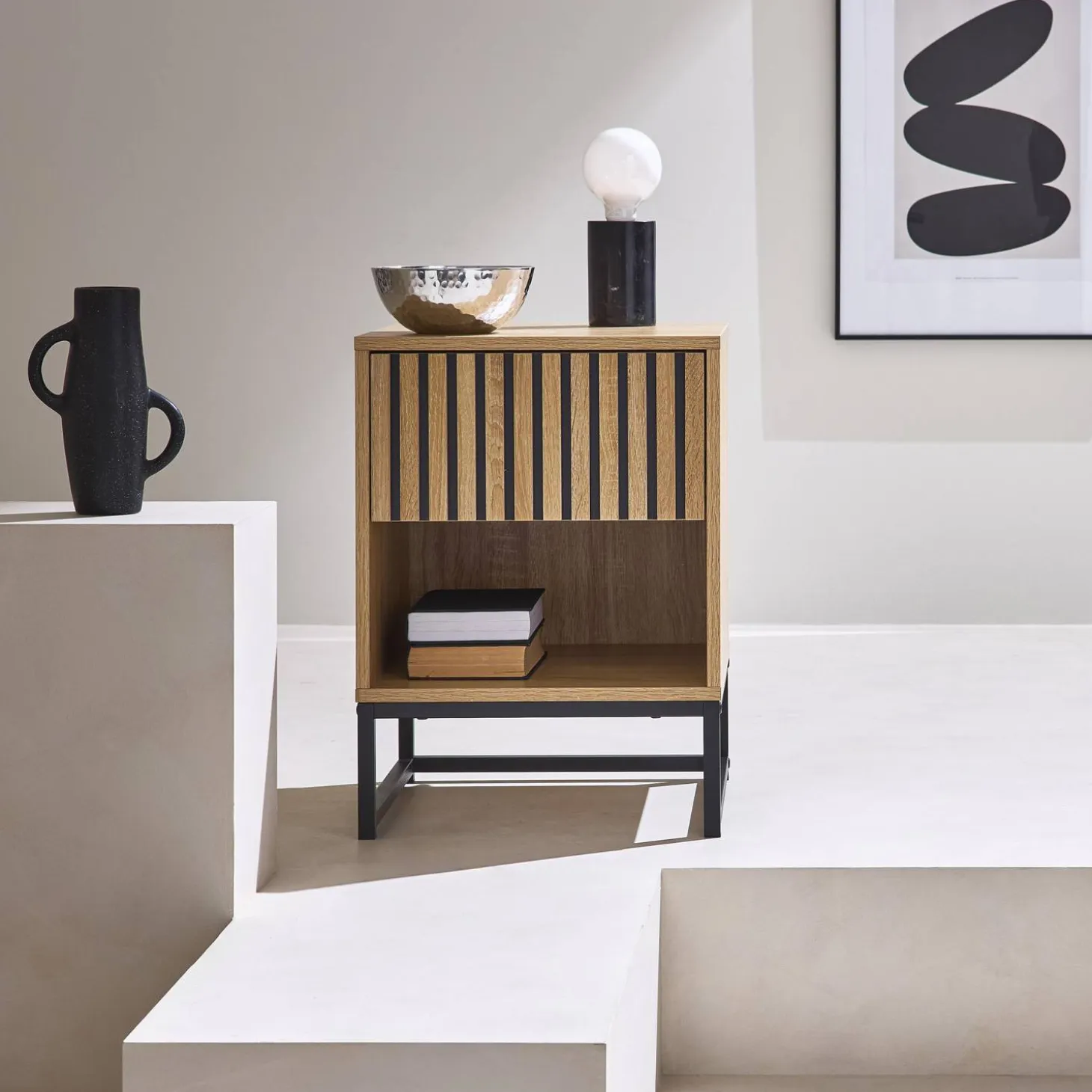 Mesa de cabeceira contemporâneo com efeito de madeira