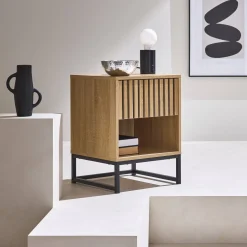 Mesa de cabeceira contemporâneo com efeito de madeira