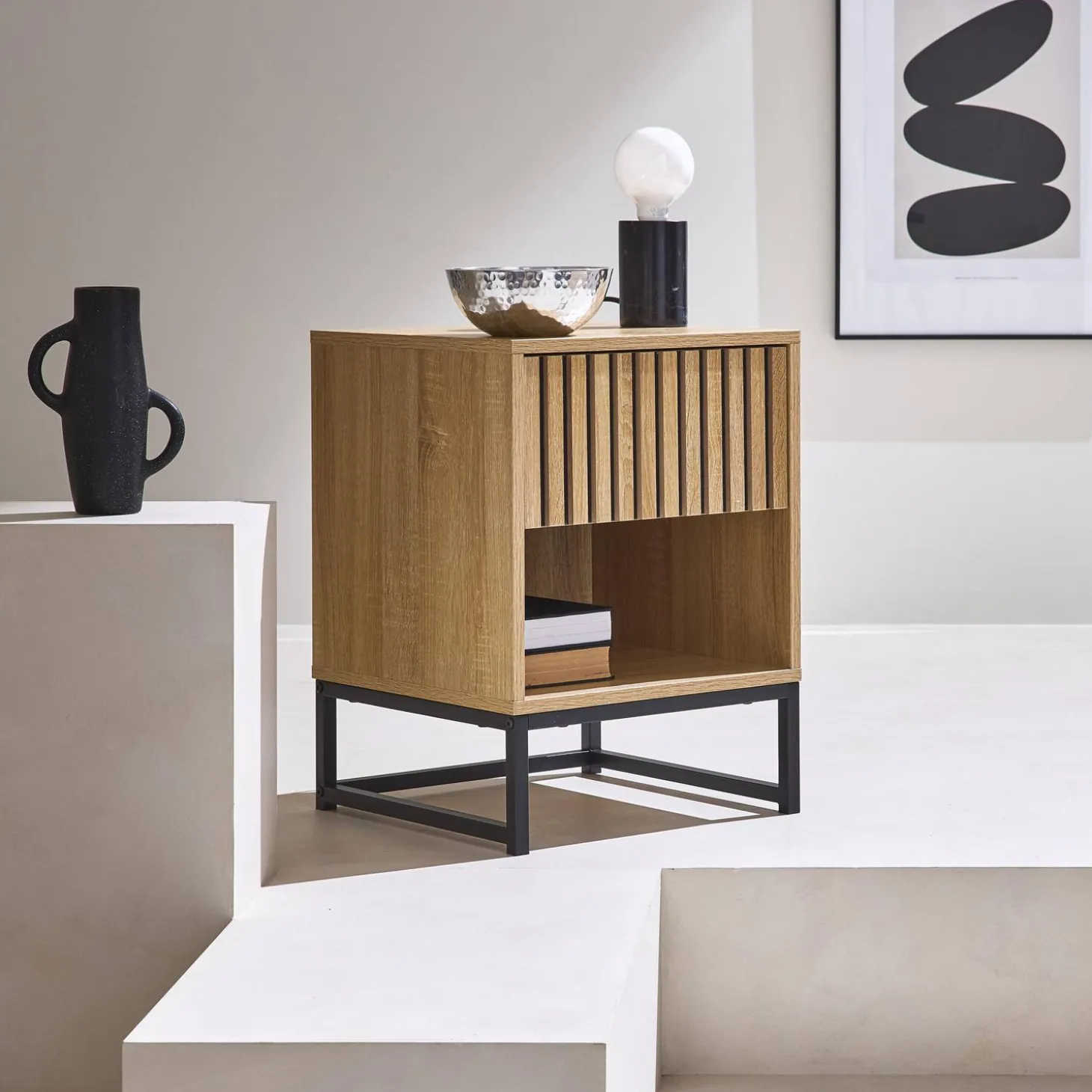 Mesa de cabeceira contemporâneo com efeito de madeira