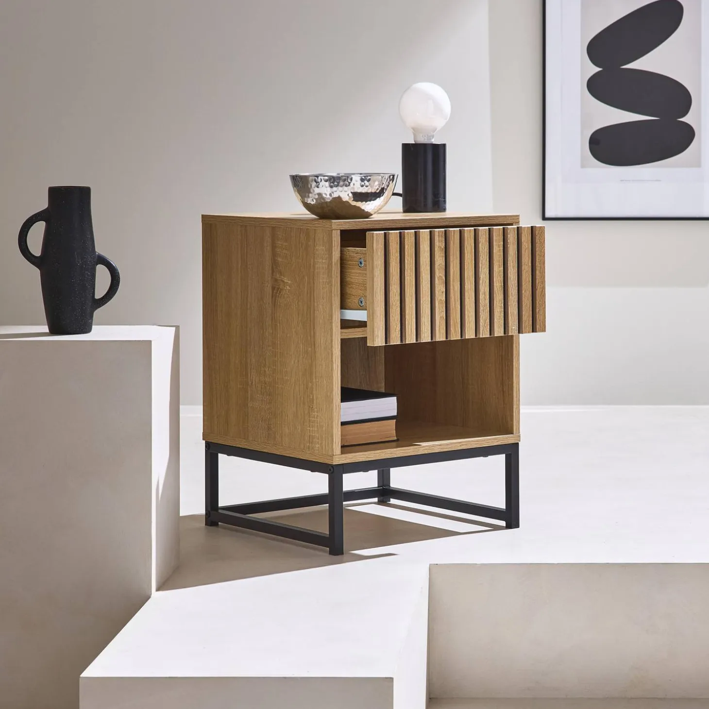 Mesa de cabeceira contemporâneo com efeito de madeira