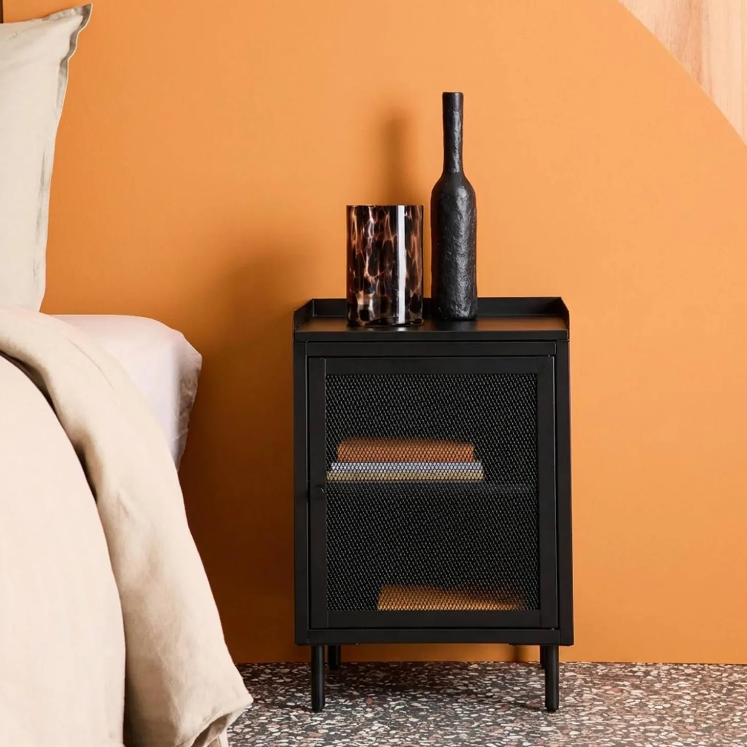 Mesa de cabeceira industrial em metal com 1 porta, set de 2