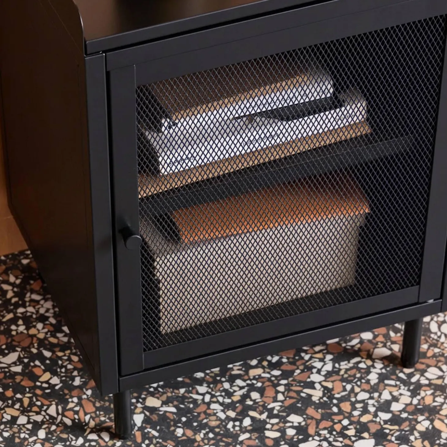 Mesa de cabeceira industrial em metal com 1 porta, set de 2