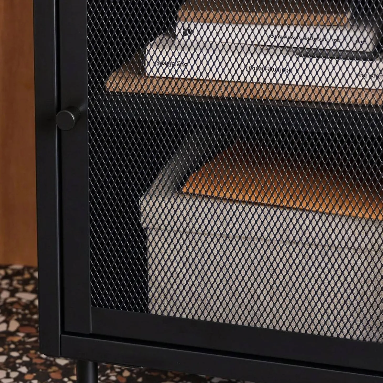 Mesa de cabeceira industrial em metal com 1 porta, set de 2