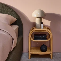 Mesa de cabeceira rotim natural curvado, 1 prateleira