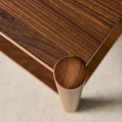Mesa de centro retangular em decoração madeira