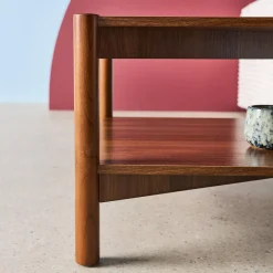 Mesa de centro retangular em decoração madeira