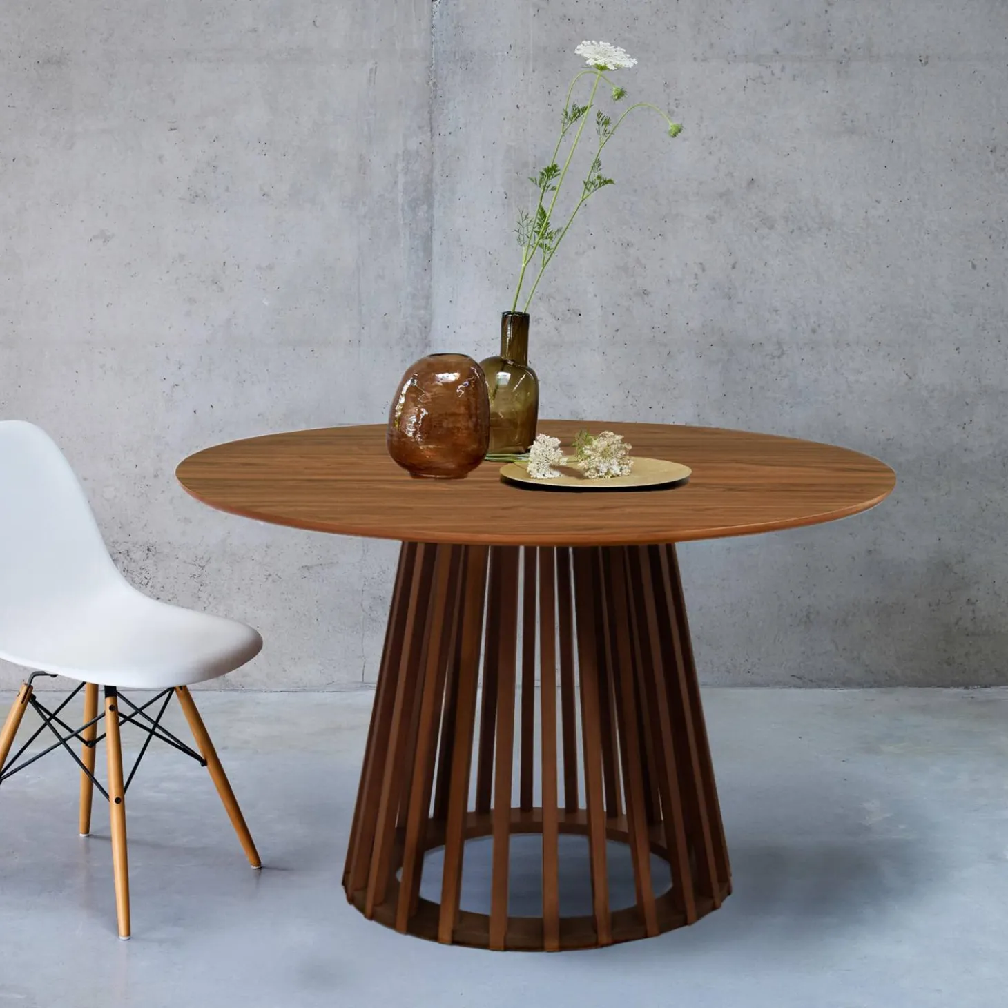 Mesa de jantar com base em madeira de abeto, 4 lugares