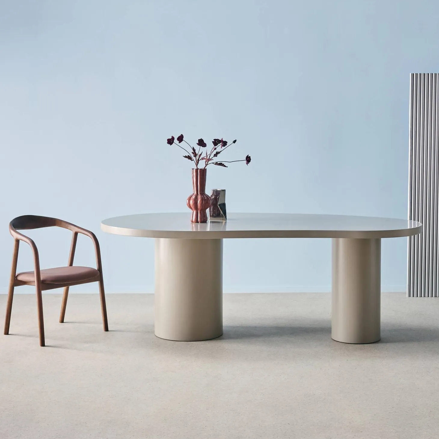 Mesa de jantar com estrutura em madeira, 8 lugares, 210cm