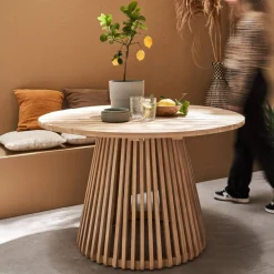 Mesa de jantar em madeira de 4 lugares
