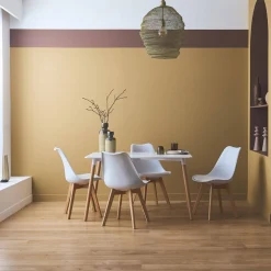 Mesa de jantar escandinava com pernas de madeira e 4 cadeiras