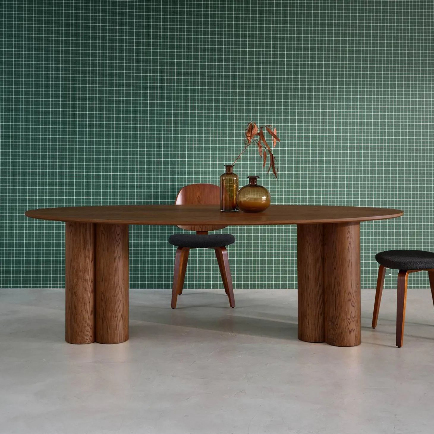 Mesa de jantar oval de madeira e folheado de carvalho para 8 lugares