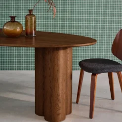 Mesa de jantar oval de madeira e folheado de carvalho para 8 lugares