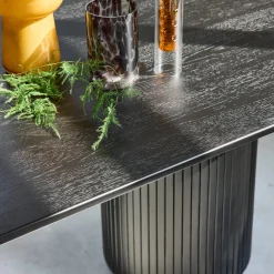 Mesa de jantar oval em madeira de seringueira para 8 lugares