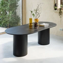Mesa de jantar oval em madeira de seringueira para 8 lugares
