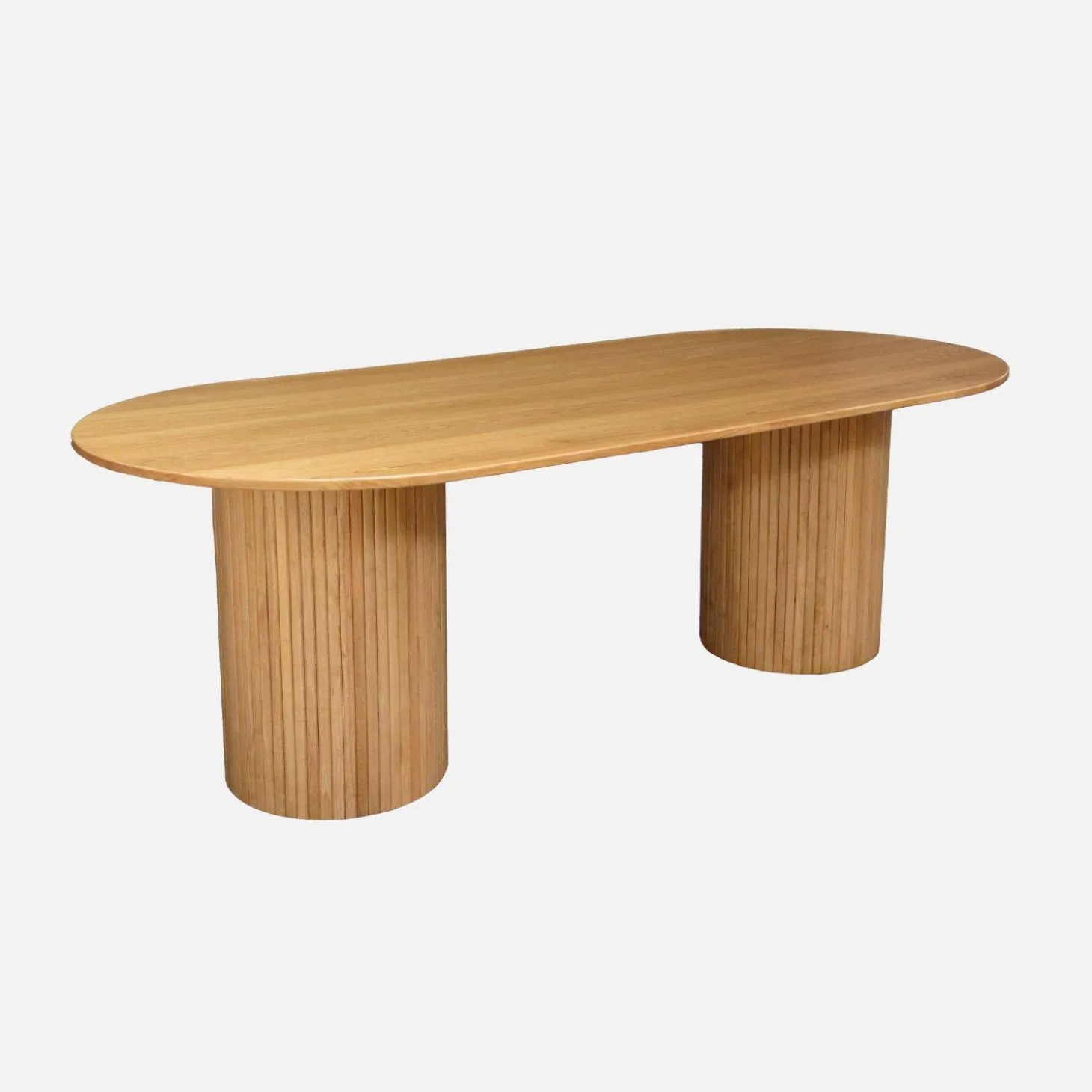 Mesa de jantar oval em madeira de seringueira para 8 lugares
