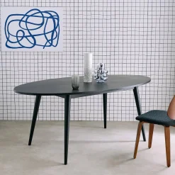 Mesa de jantar oval em madeira para 6 lugares