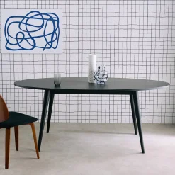 Mesa de jantar oval em madeira para 6 lugares