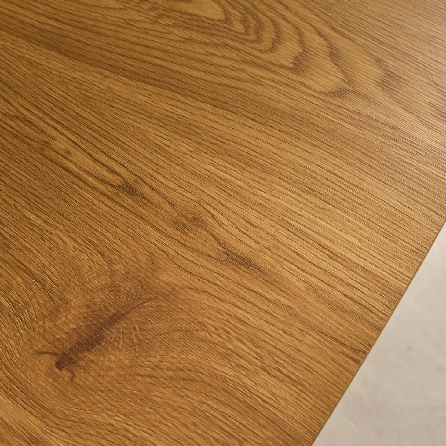 Mesa de jantar quadrada efeito madeira com pés de metal para 4 lugares