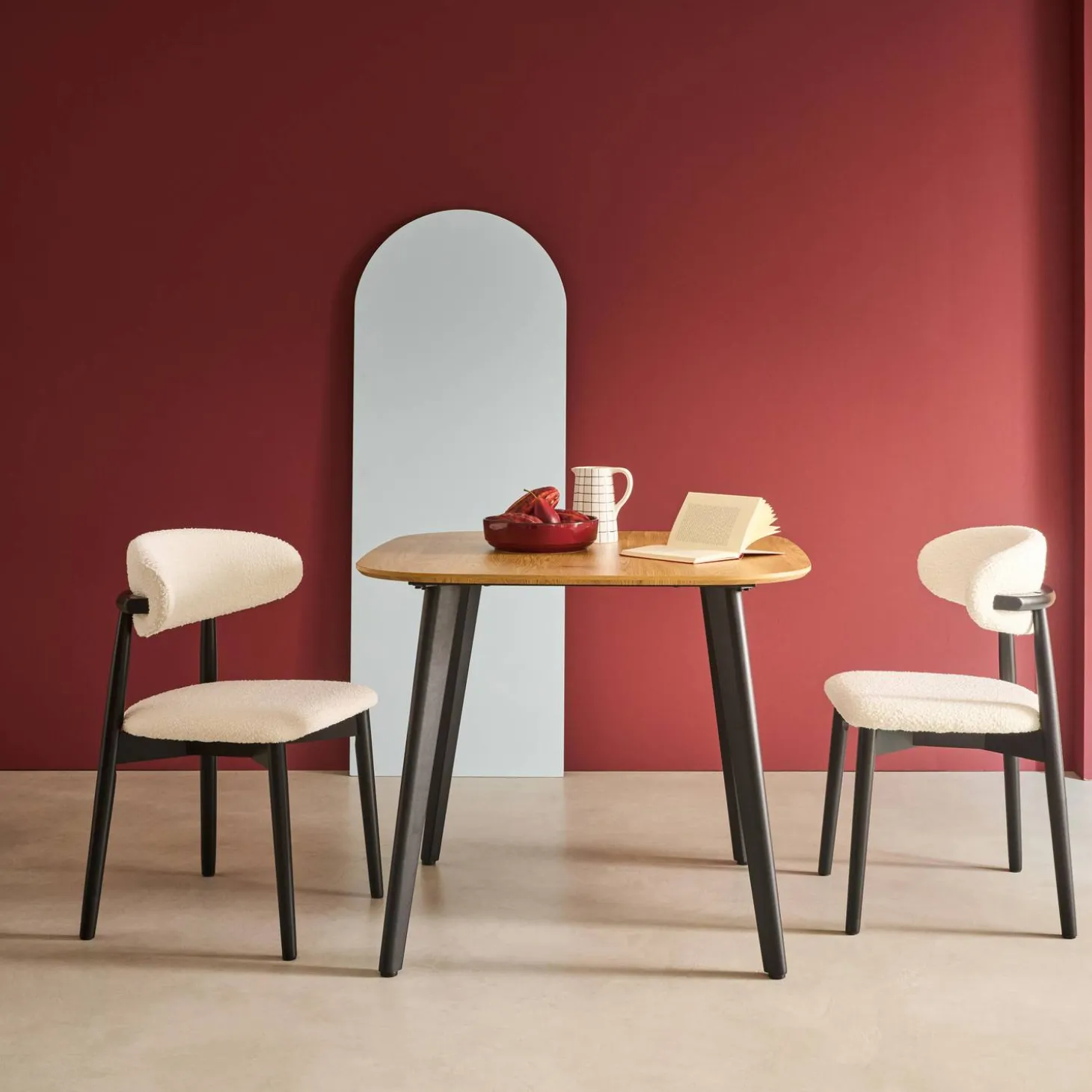 Mesa de jantar quadrada efeito madeira com pés de metal para 4 lugares