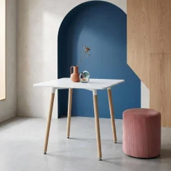 Mesa de jantar quadrada escandinava em madeira para 2 lugares