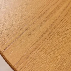Mesa de jantar redonda em madeira para 4 lugares