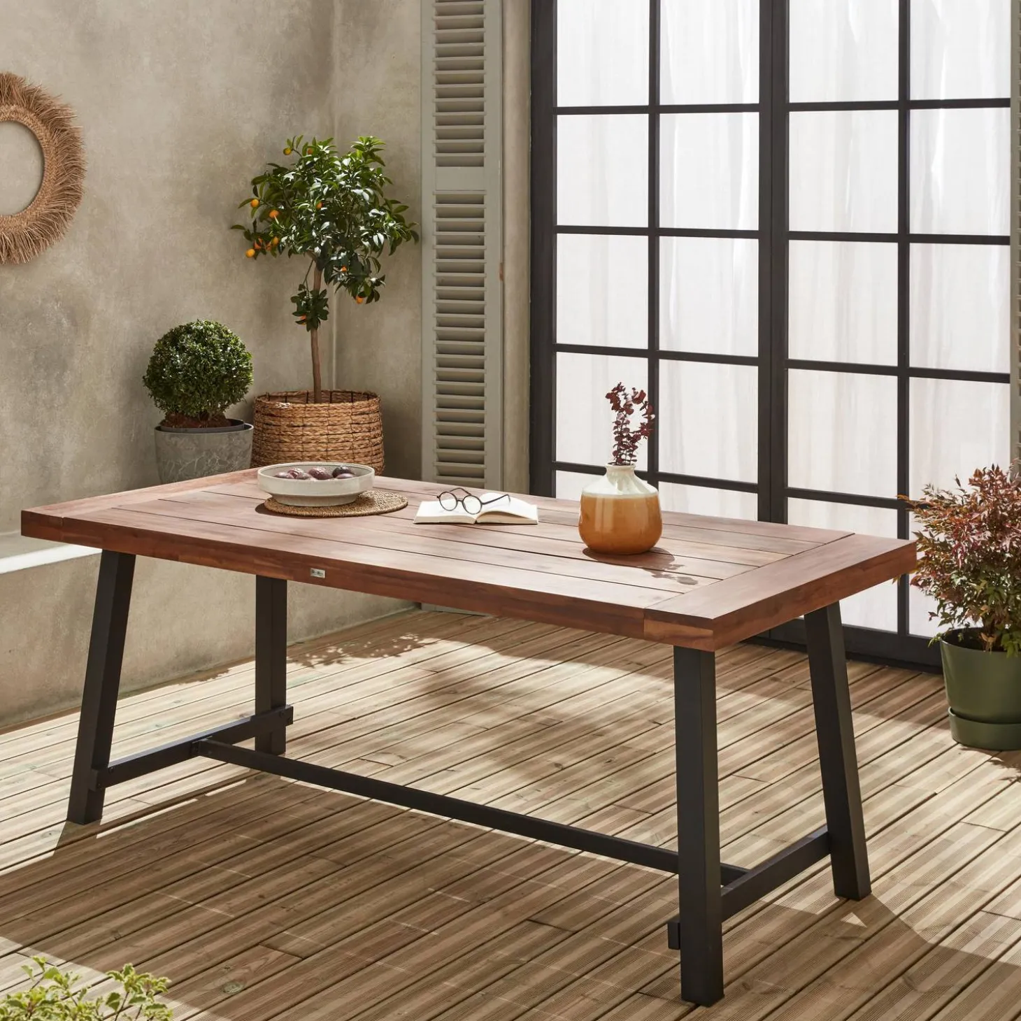 Mesa de madeira e metal para interior/exterior, 6-8 lugares