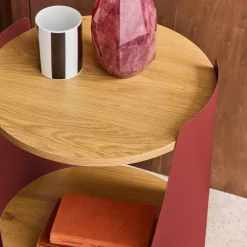 Mesa lateral, mesa de cabeceira em metal e madeira com rodas
