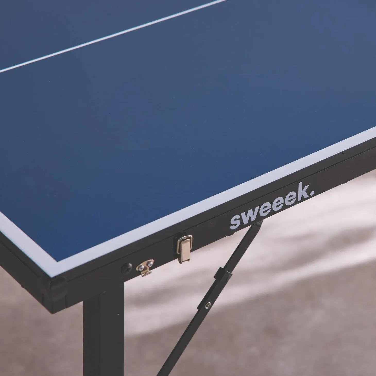 Mini mesa de ping pong dobrável interna com 2 raquetes e 3 bolas, 150 cm