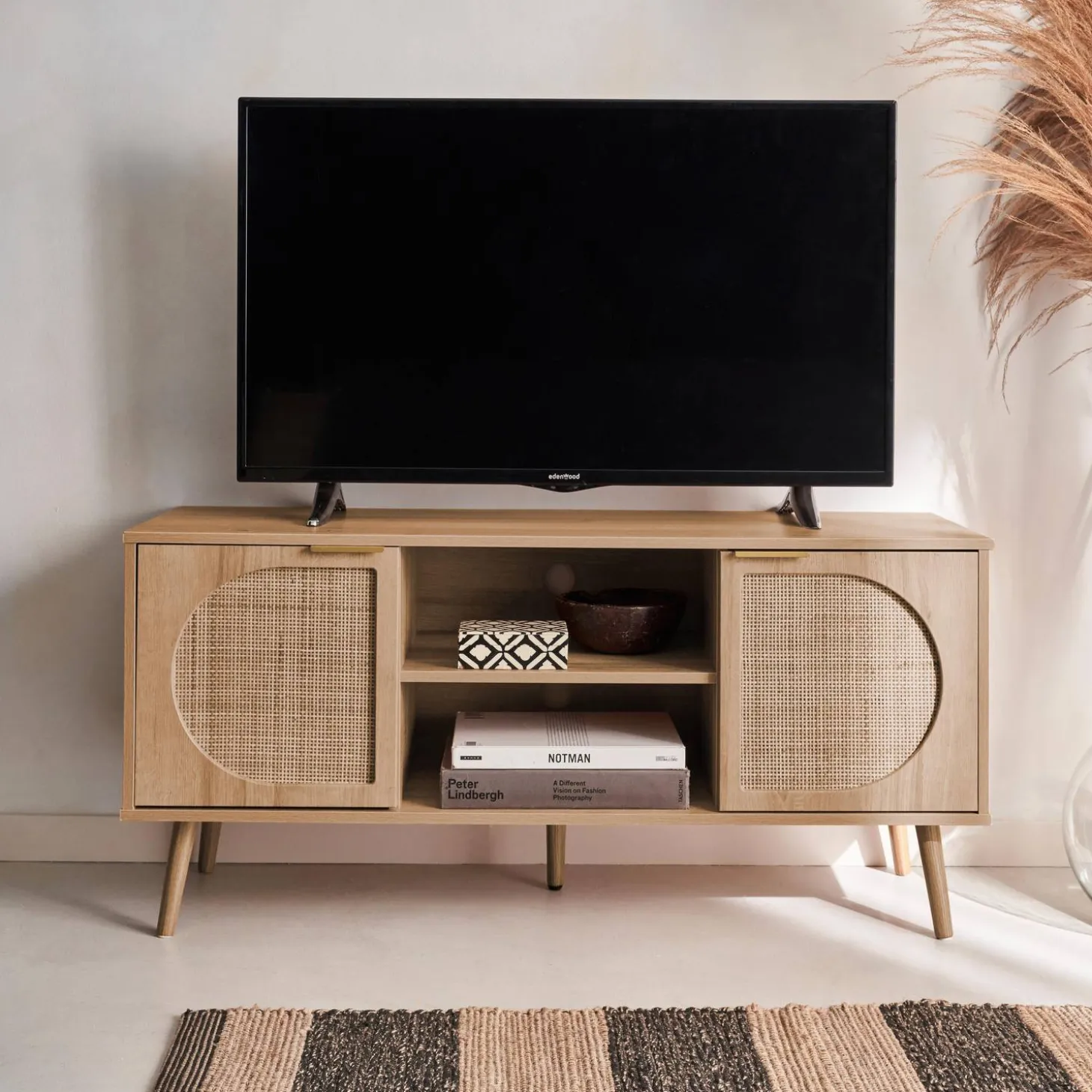 Móvel de TV com efeito madeira e cana arredondada, 120cm
