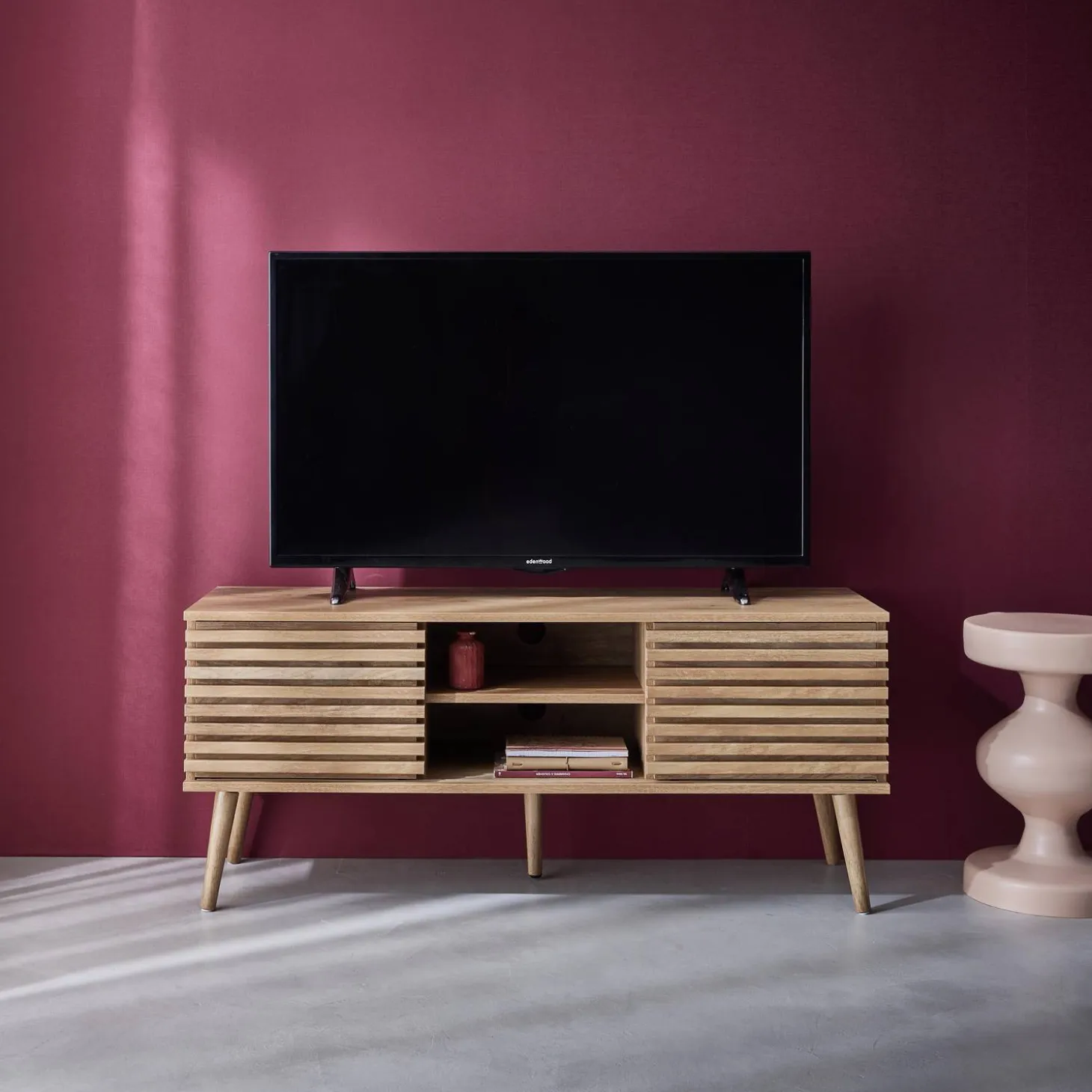 Móvel de TV escandinavo efeito madeira de 2 portas