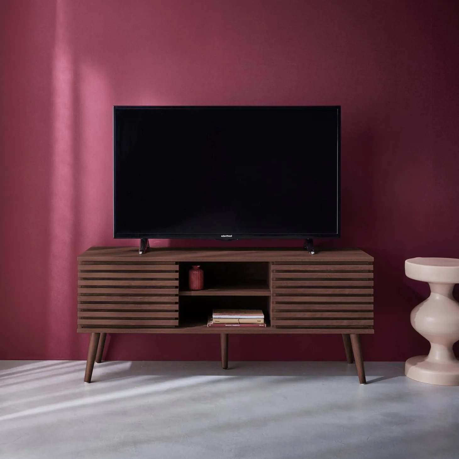 Móvel de TV escandinavo efeito madeira de 2 portas