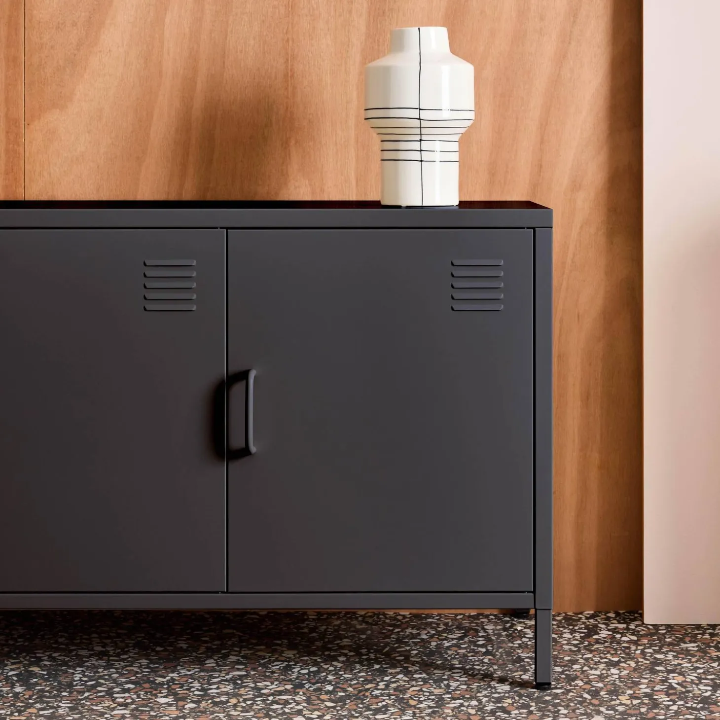 Móvel de TV industrial de metal com 3 portas, 120cm
